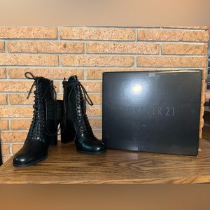 NWT NIB Forever 21 Women’s 6.5 Zip Up Heeled Boots